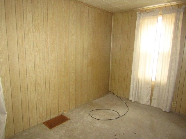 48 Locust St, Ellsworth Boro, PA 15331