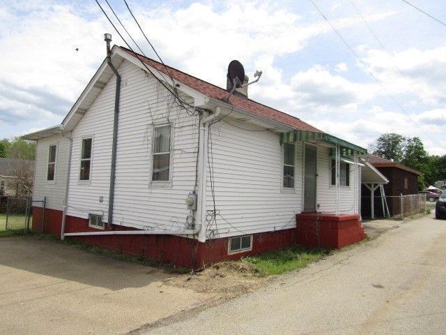 48 Locust St, Ellsworth Boro, PA 15331