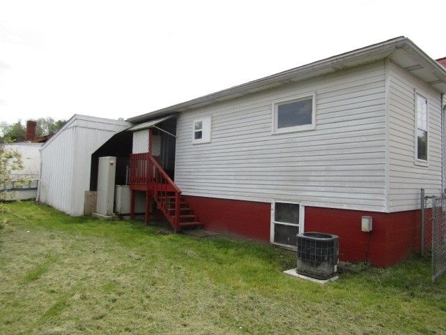 48 Locust St, Ellsworth Boro, PA 15331