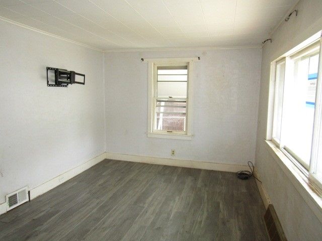 48 Locust St, Ellsworth Boro, PA 15331