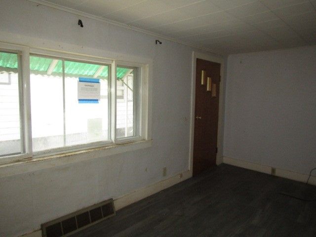 48 Locust St, Ellsworth Boro, PA 15331