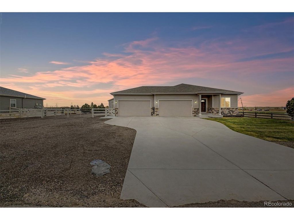 540 Remington Dr, Hudson, CO 80642