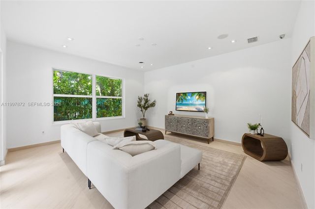 3752 NE 199 ST, Aventura, FL 33180