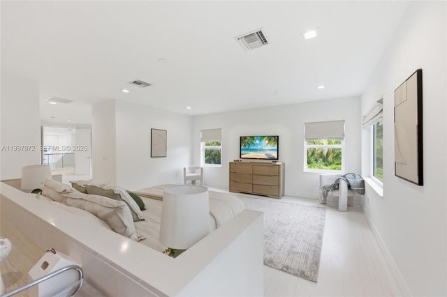 3752 NE 199 ST, Aventura, FL 33180