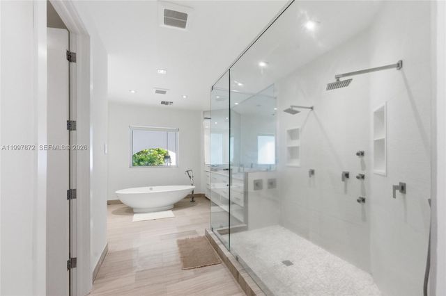 3752 NE 199 ST, Aventura, FL 33180