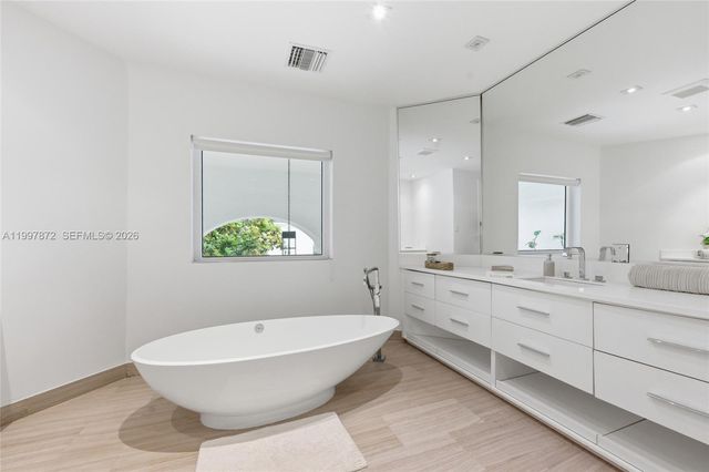 3752 NE 199 ST, Aventura, FL 33180