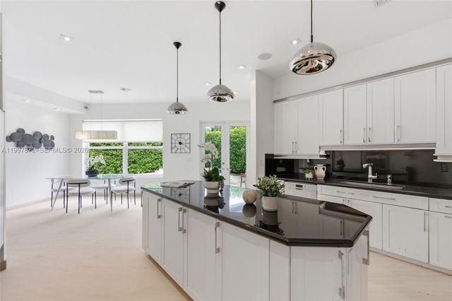 3752 NE 199 ST, Aventura, FL 33180