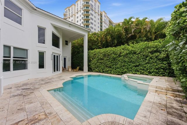 3752 NE 199 ST, Aventura, FL 33180