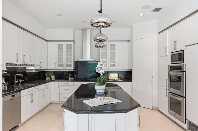 3752 NE 199 ST, Aventura, FL 33180
