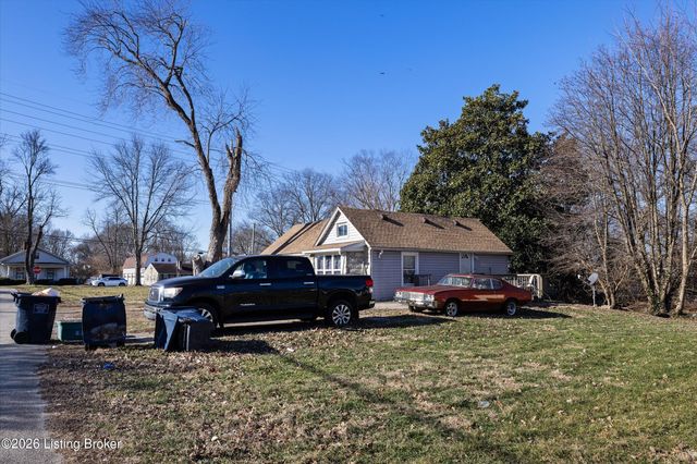 1811 Rockford Ln, Louisville, KY 40216