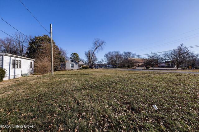 1811 Rockford Ln, Louisville, KY 40216