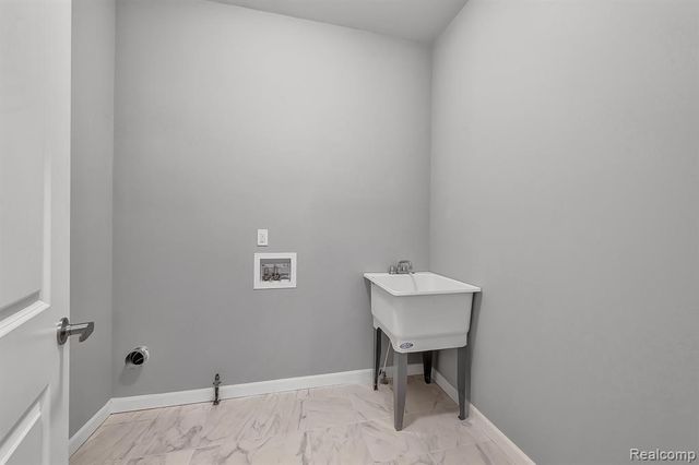 6064 Woodridge Lane, Grand Blanc, MI 48439