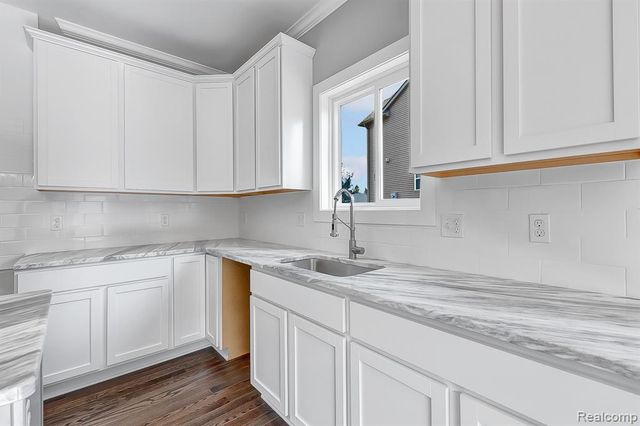 6064 Woodridge Lane, Grand Blanc, MI 48439