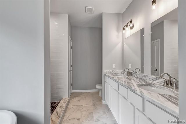 6064 Woodridge Lane, Grand Blanc, MI 48439