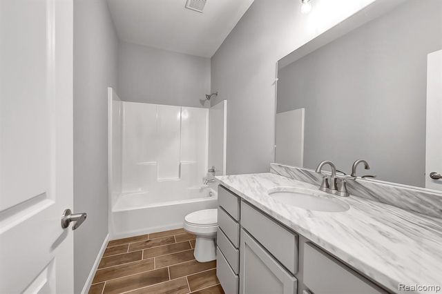 6064 Woodridge Lane, Grand Blanc, MI 48439