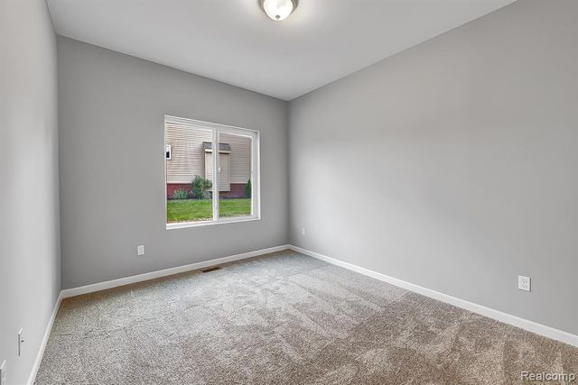 6064 Woodridge Lane, Grand Blanc, MI 48439