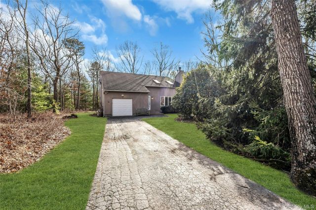 23 Bellows Terrace, Hampton Bays, NY 11946