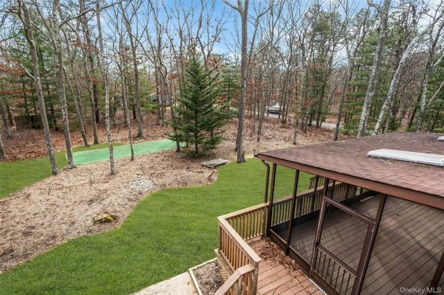 23 Bellows Terrace, Hampton Bays, NY 11946