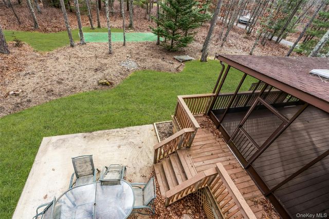 23 Bellows Terrace, Hampton Bays, NY 11946