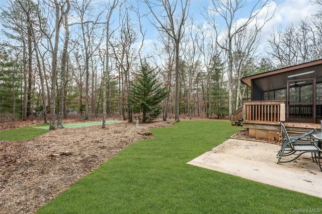 23 Bellows Terrace, Hampton Bays, NY 11946