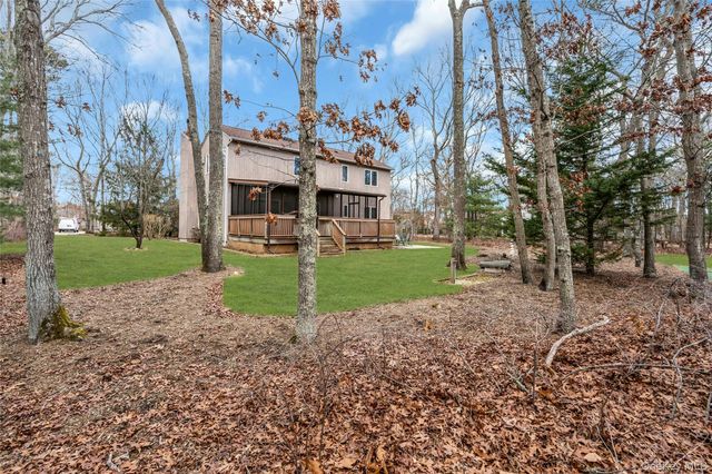 23 Bellows Terrace, Hampton Bays, NY 11946