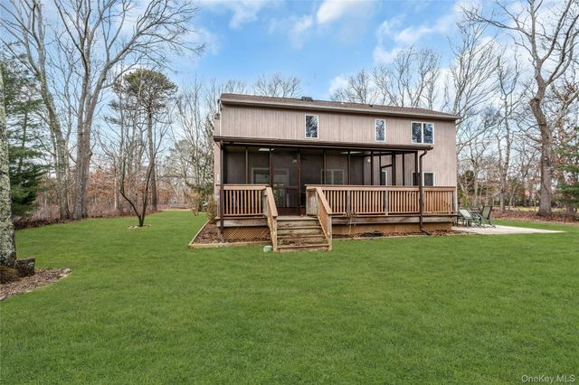 23 Bellows Terrace, Hampton Bays, NY 11946