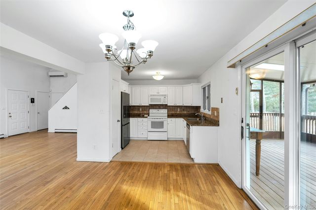 23 Bellows Terrace, Hampton Bays, NY 11946