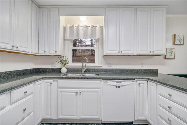 5033 Youngwood DR, Roanoke, VA 24017