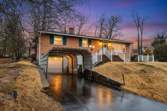 5033 Youngwood DR, Roanoke, VA 24017