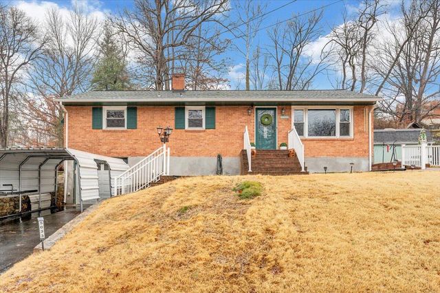 5033 Youngwood DR, Roanoke, VA 24017