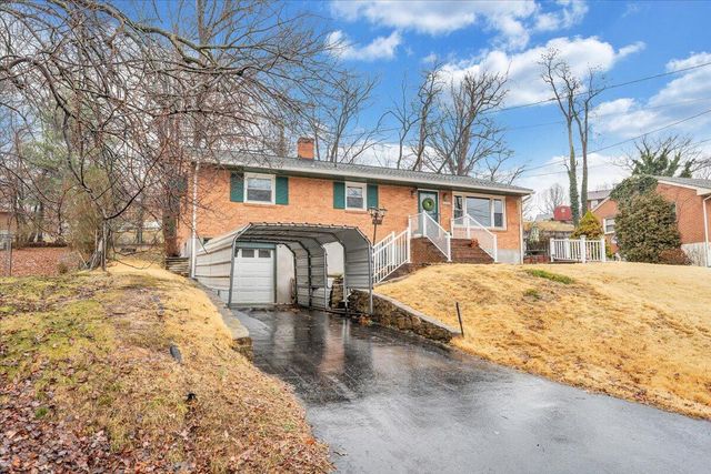 5033 Youngwood DR, Roanoke, VA 24017