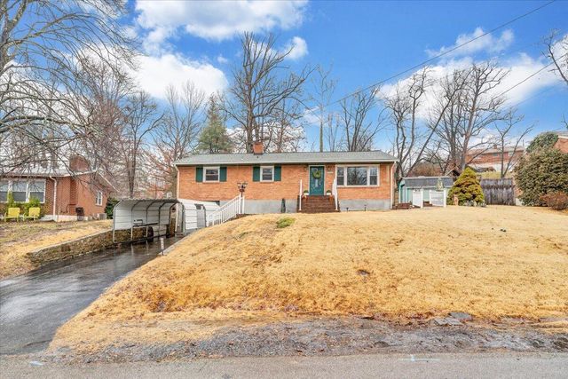 5033 Youngwood DR, Roanoke, VA 24017