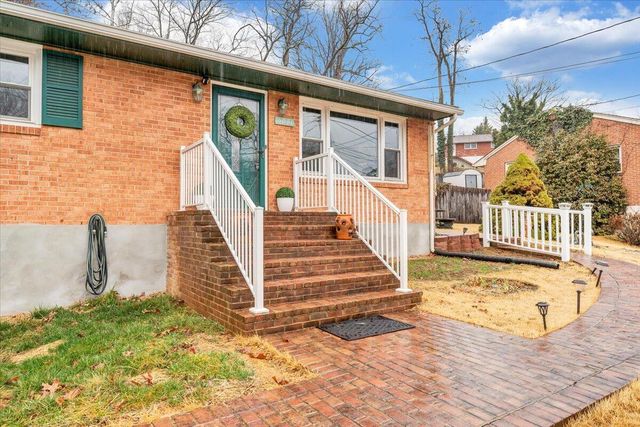 5033 Youngwood DR, Roanoke, VA 24017