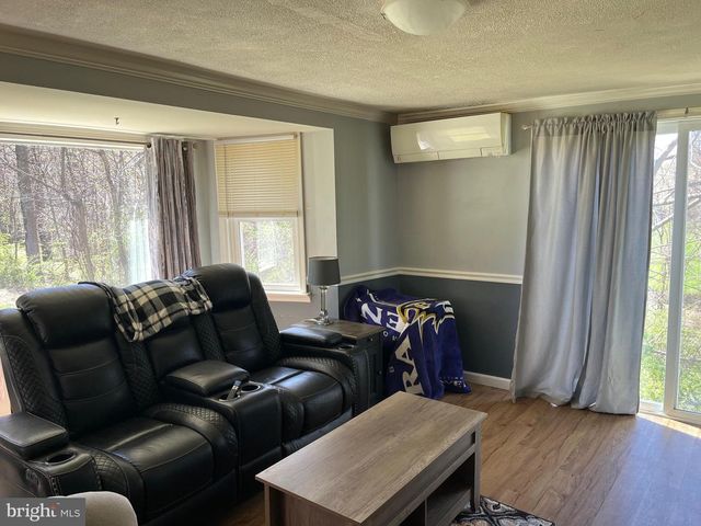 242 WILEY MILL RD, New Park, PA 17352