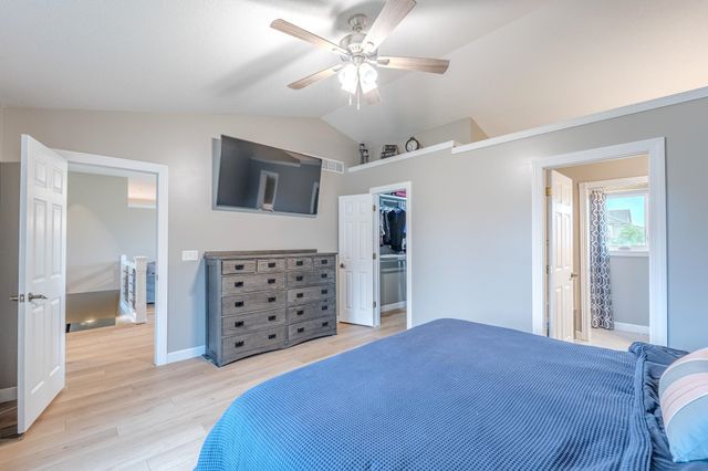 933 E Lost Hills Ct, Derby, KS 67037