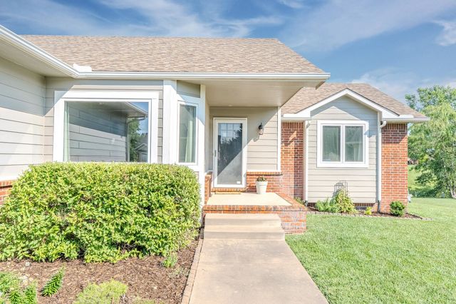 933 E Lost Hills Ct, Derby, KS 67037