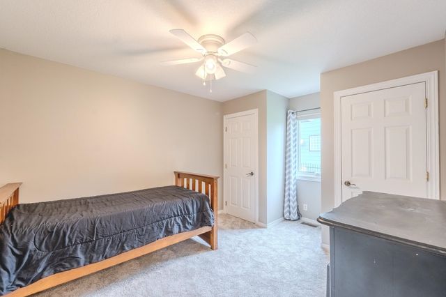 933 E Lost Hills Ct, Derby, KS 67037