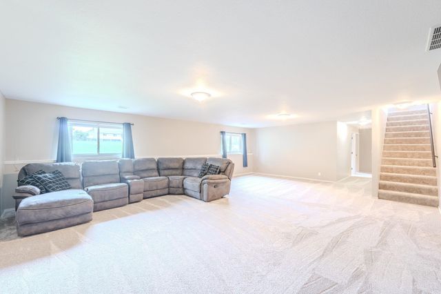933 E Lost Hills Ct, Derby, KS 67037
