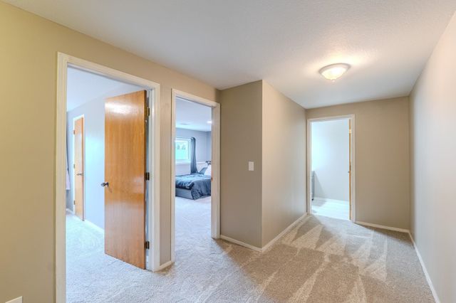 933 E Lost Hills Ct, Derby, KS 67037