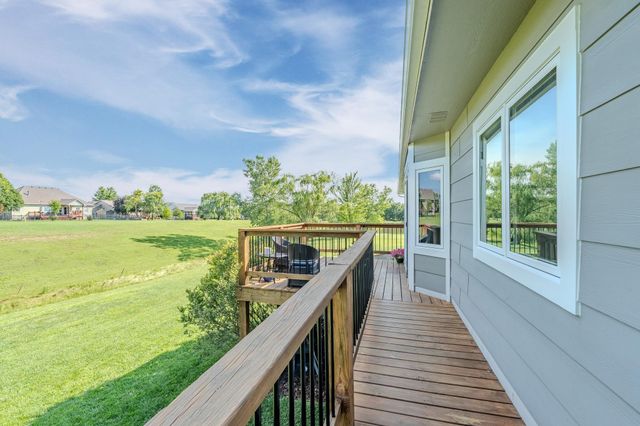 933 E Lost Hills Ct, Derby, KS 67037