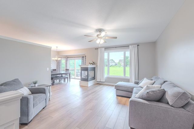 933 E Lost Hills Ct, Derby, KS 67037
