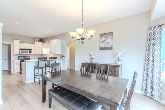 933 E Lost Hills Ct, Derby, KS 67037