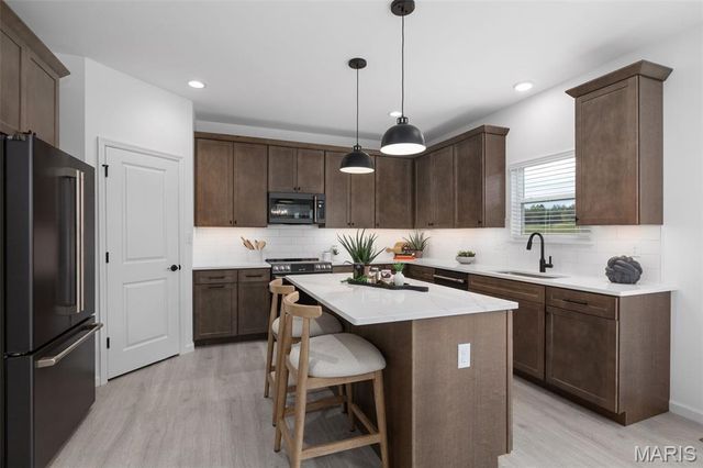 2 Royal II at Deer Meadows, Sullivan, MO 63084