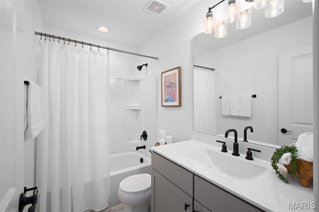 2 Royal II at Deer Meadows, Sullivan, MO 63084