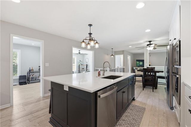 850 NW Valley Lane, Riverside, MO 64150