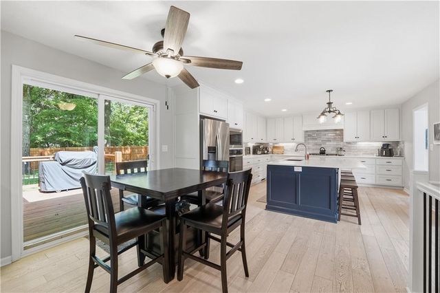 850 NW Valley Lane, Riverside, MO 64150