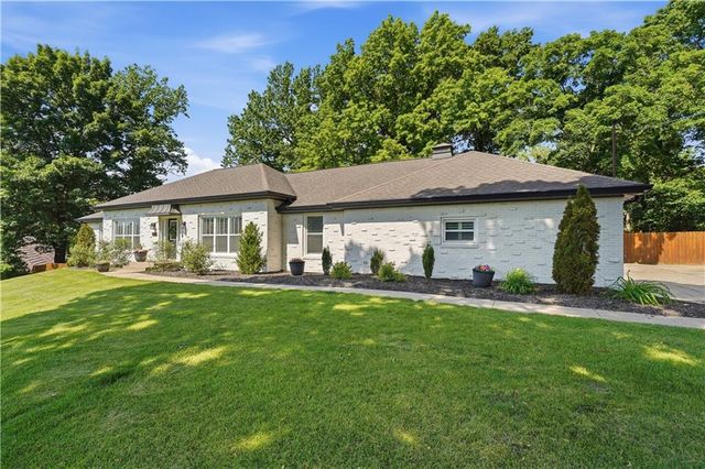 850 NW Valley Lane, Riverside, MO 64150