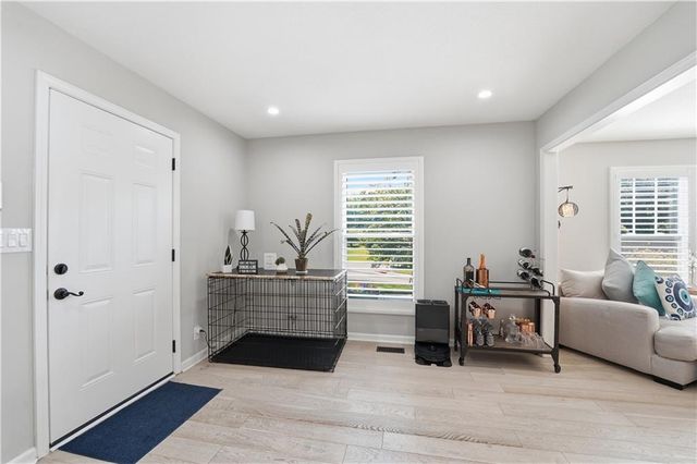 850 NW Valley Lane, Riverside, MO 64150