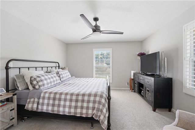 850 NW Valley Lane, Riverside, MO 64150
