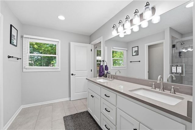 850 NW Valley Lane, Riverside, MO 64150